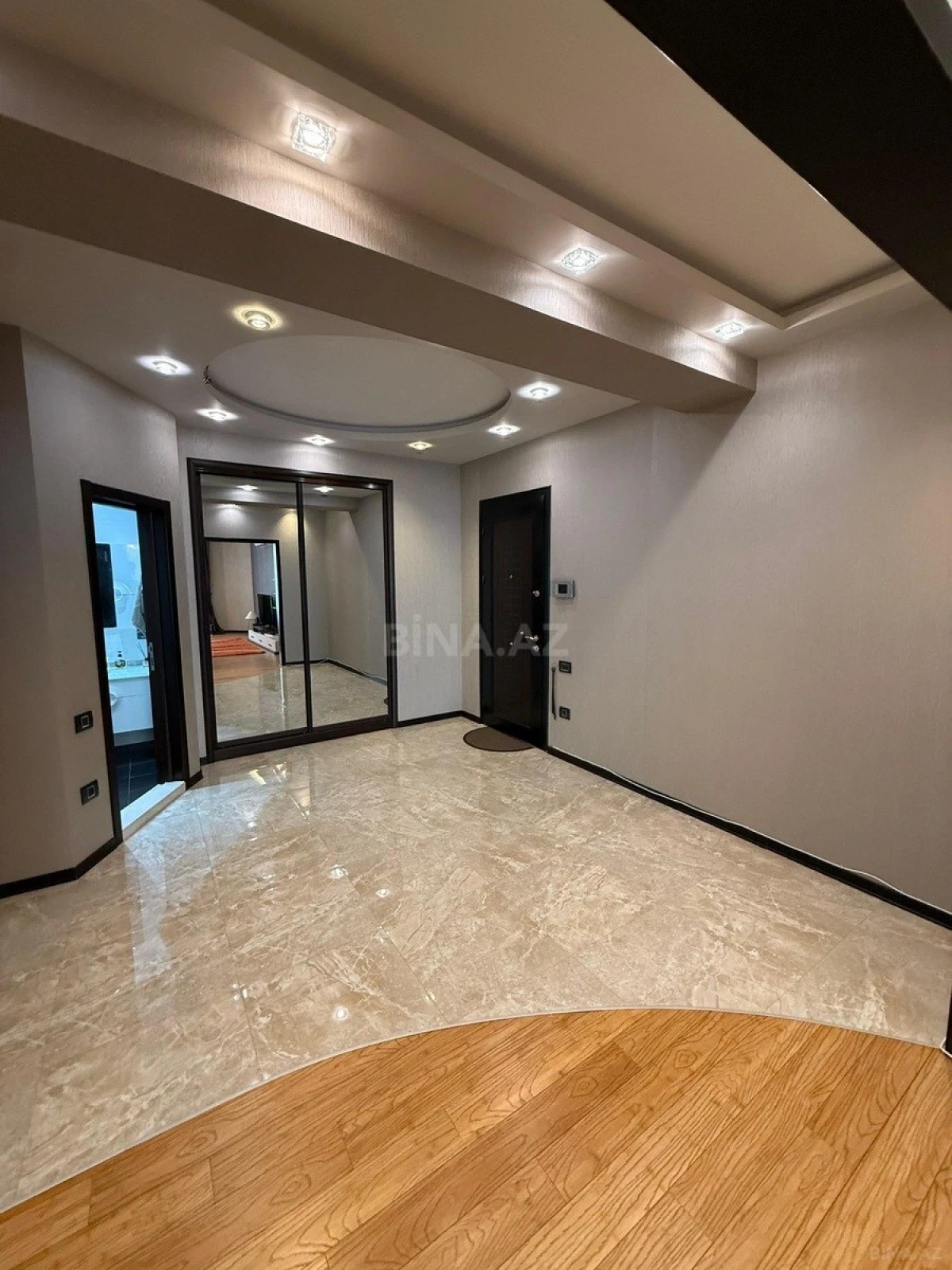 Kirayə verilir 3 otaqlı mənzil 161 m²