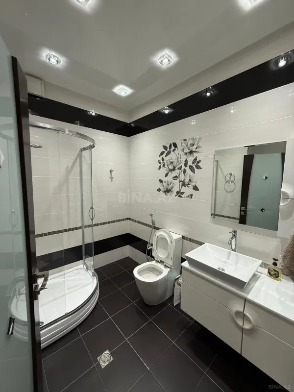 Kirayə verilir 3 otaqlı mənzil 161 m²