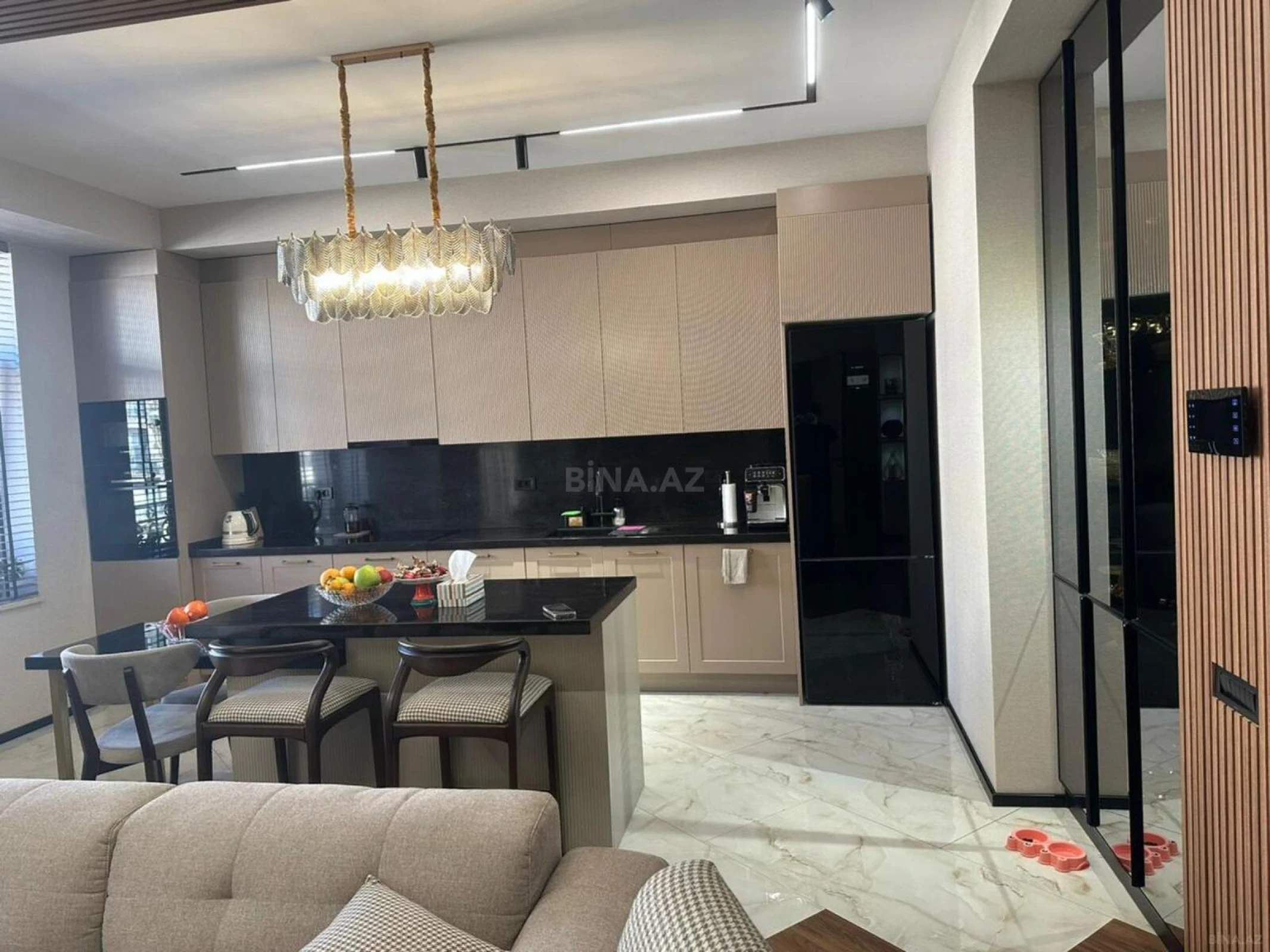 Satılır 3 otaqlı mənzil 132 m²