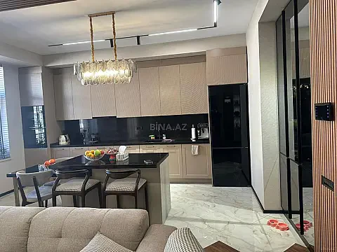 Satılır 3 otaqlı mənzil 132 m²