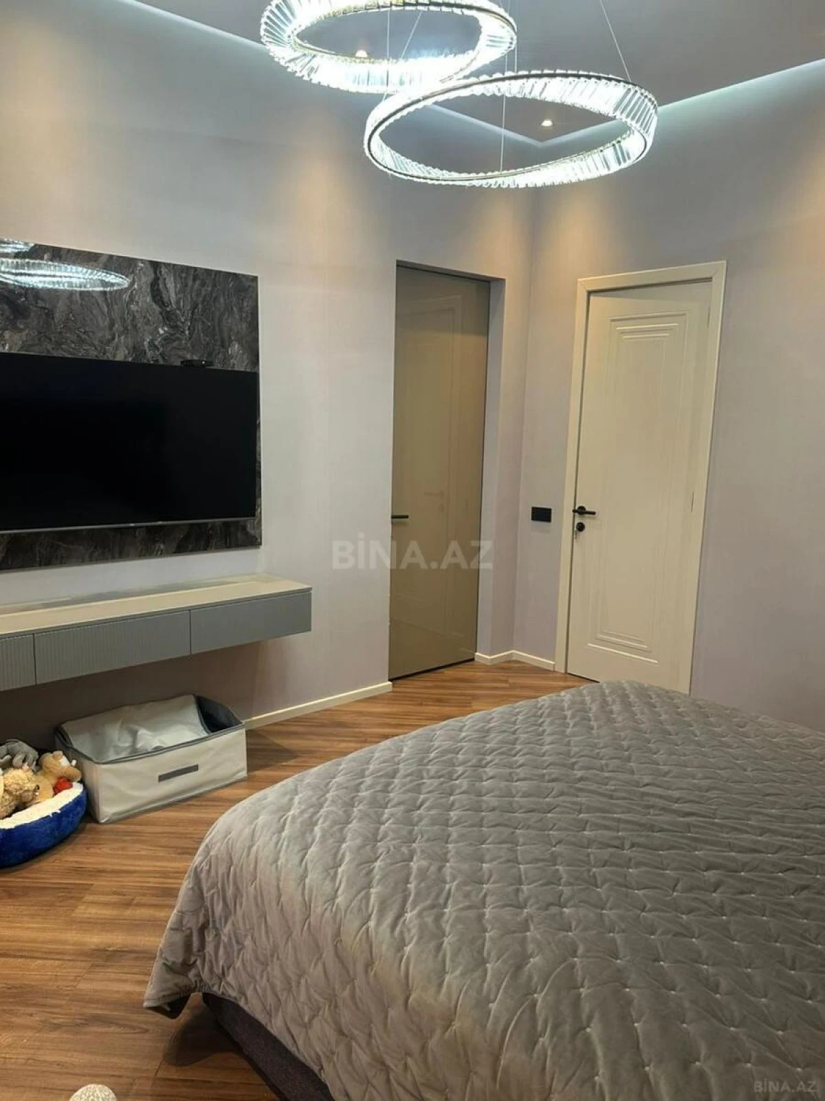 Satılır 3 otaqlı mənzil 132 m²