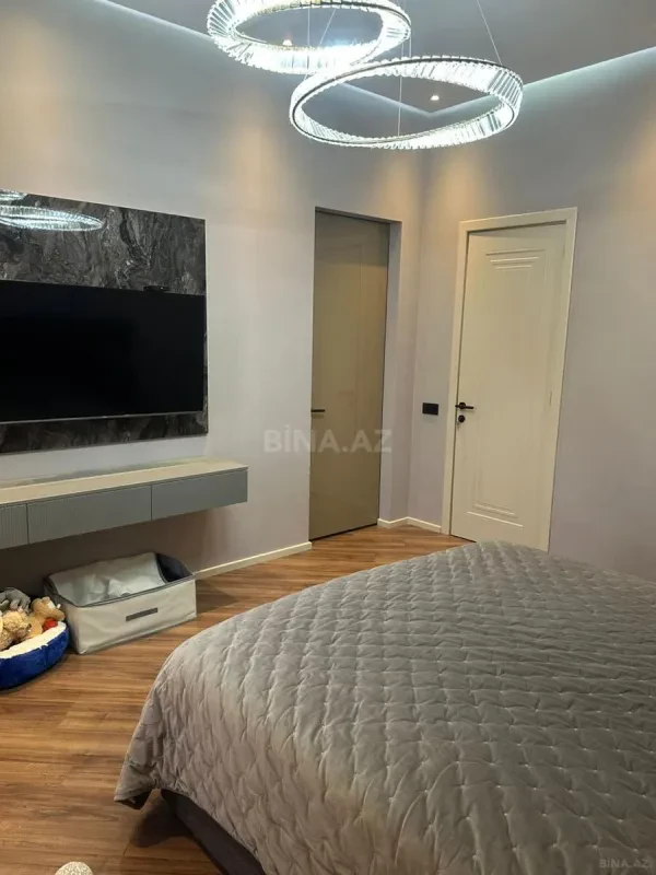 Satılır 3 otaqlı mənzil 132 m²
