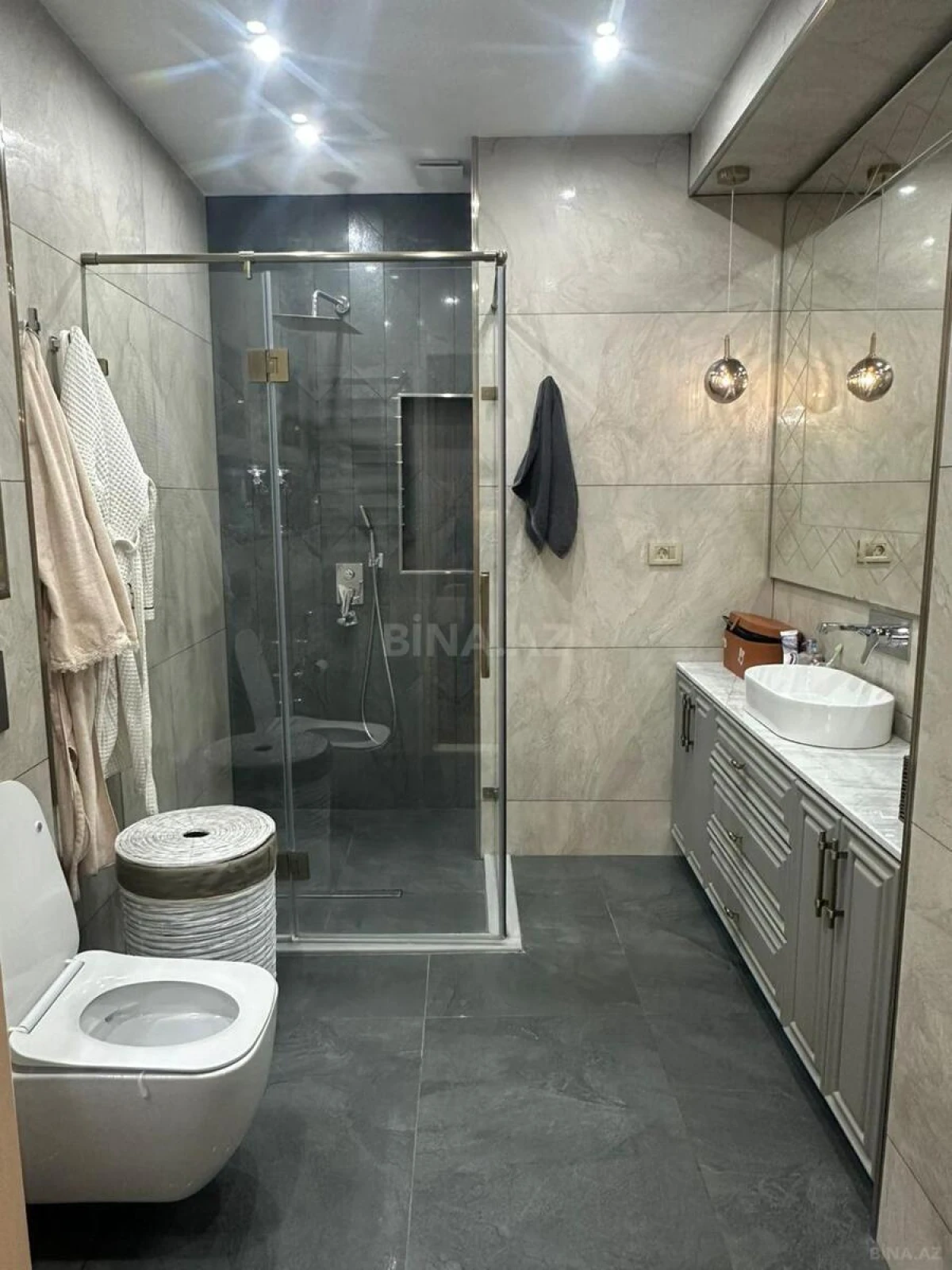 Satılır 3 otaqlı mənzil 132 m²