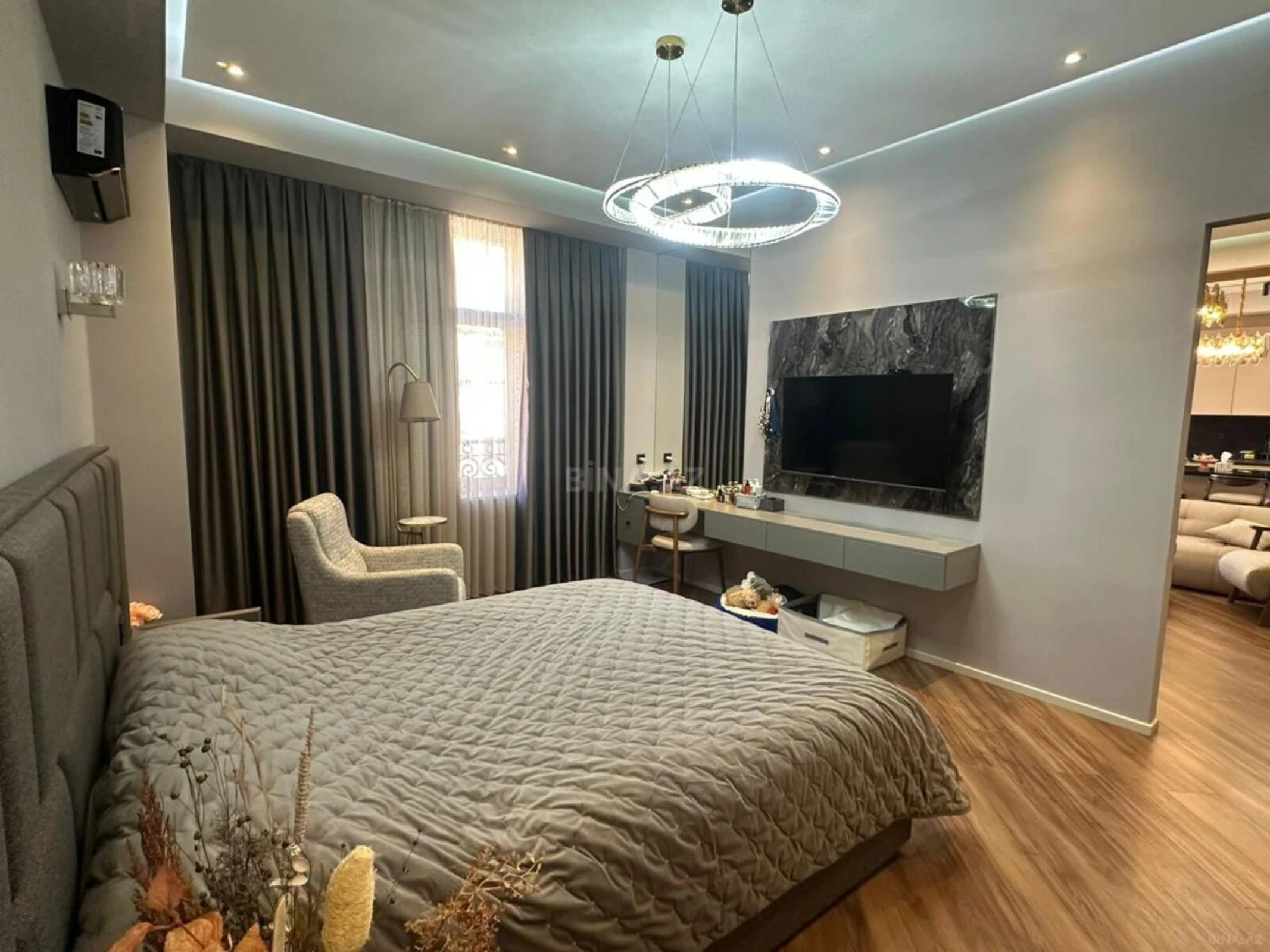Satılır 3 otaqlı mənzil 132 m²