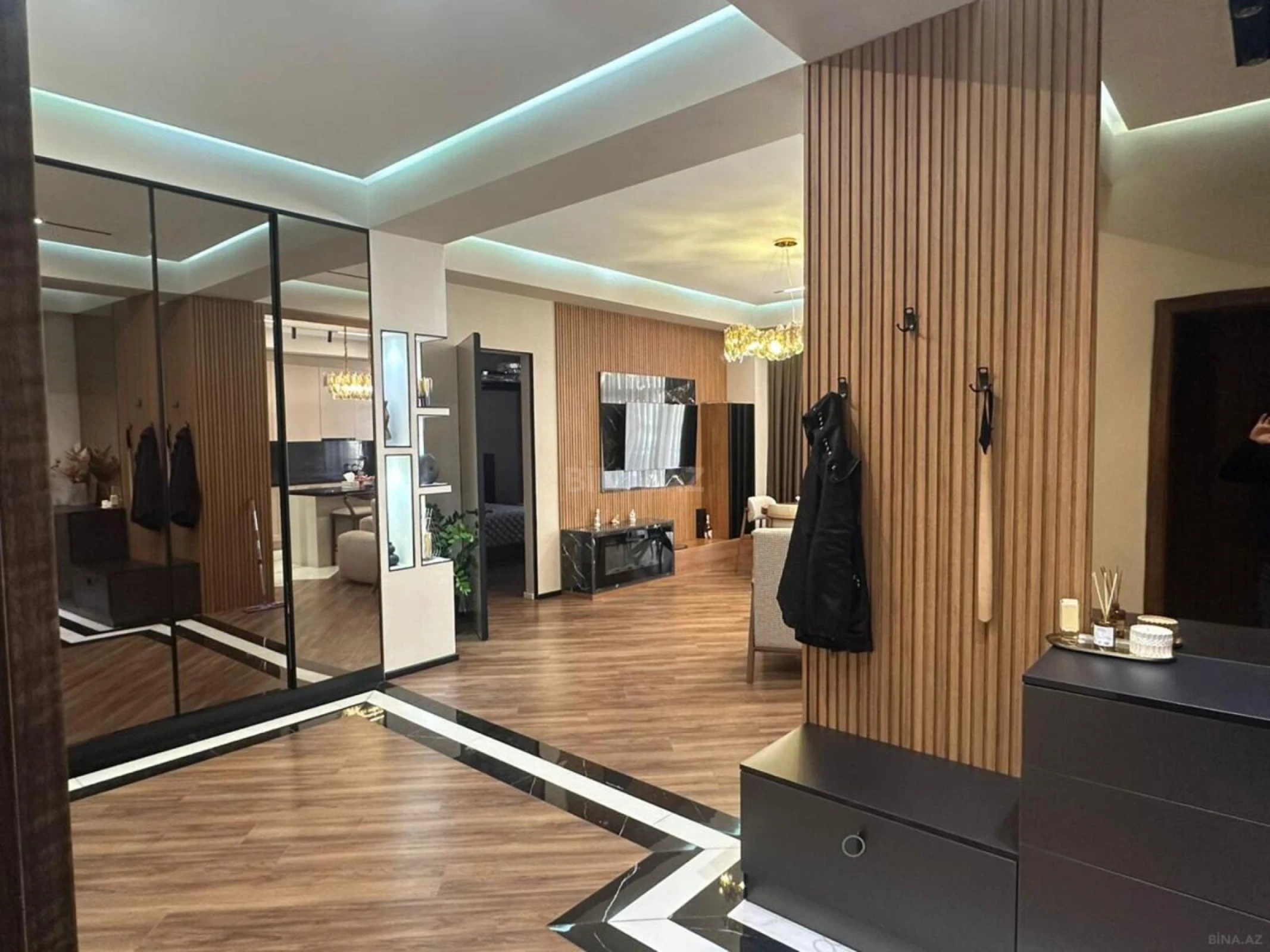 Satılır 3 otaqlı mənzil 132 m²