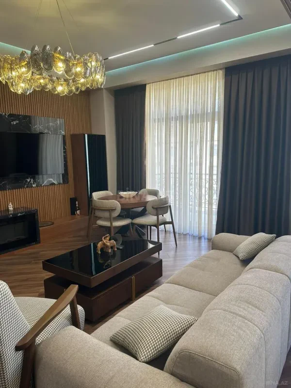 Satılır 3 otaqlı mənzil 132 m²