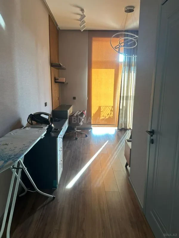 Satılır 3 otaqlı mənzil 132 m²
