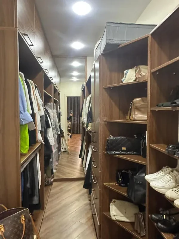 Satılır 3 otaqlı mənzil 132 m²