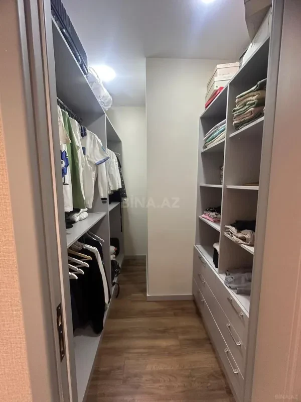 Satılır 3 otaqlı mənzil 132 m²