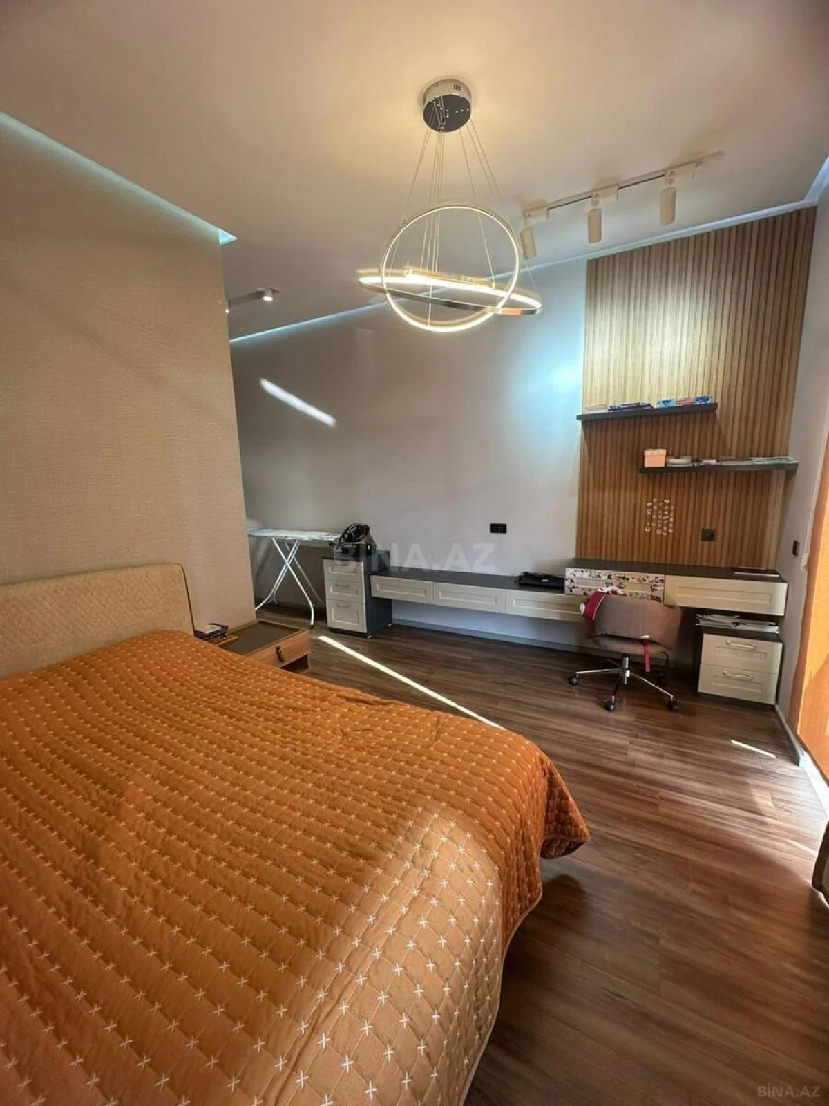 Satılır 3 otaqlı mənzil 132 m²