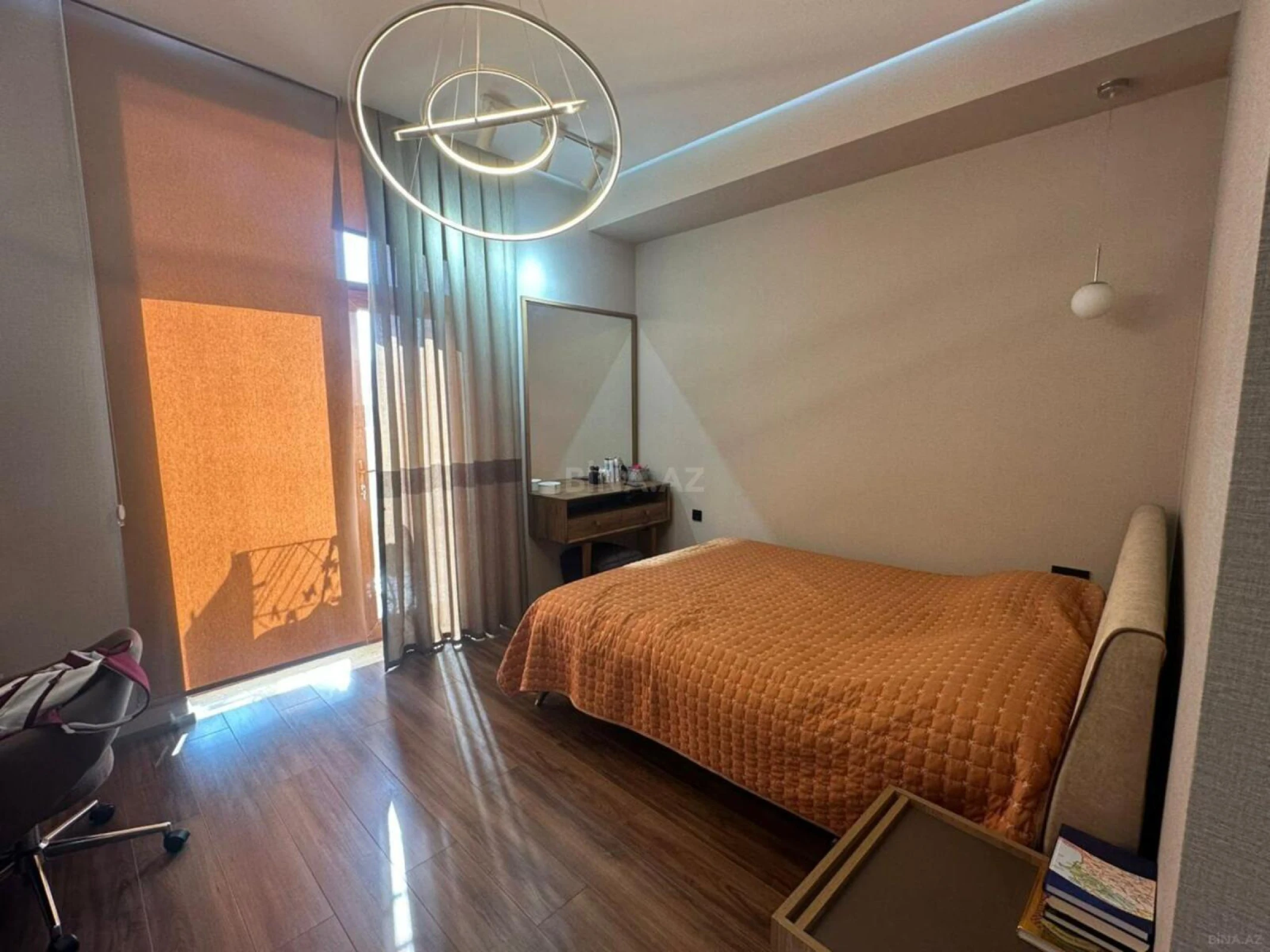 Satılır 3 otaqlı mənzil 132 m²