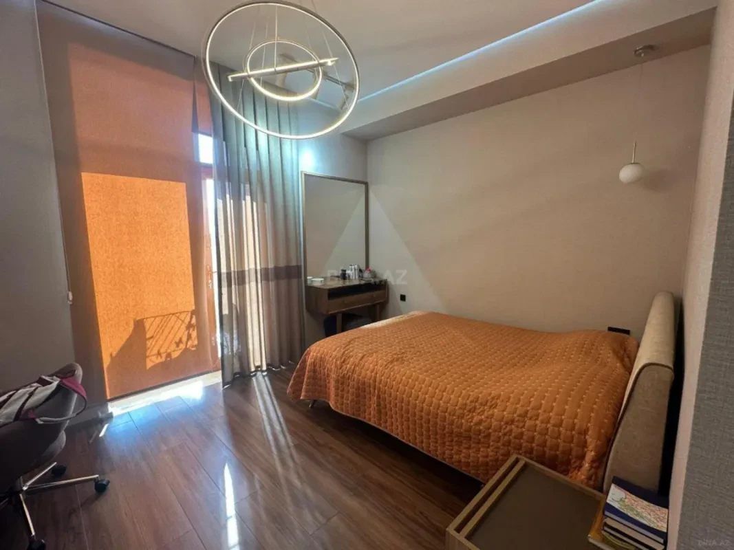 Satılır 3 otaqlı mənzil 132 m²
