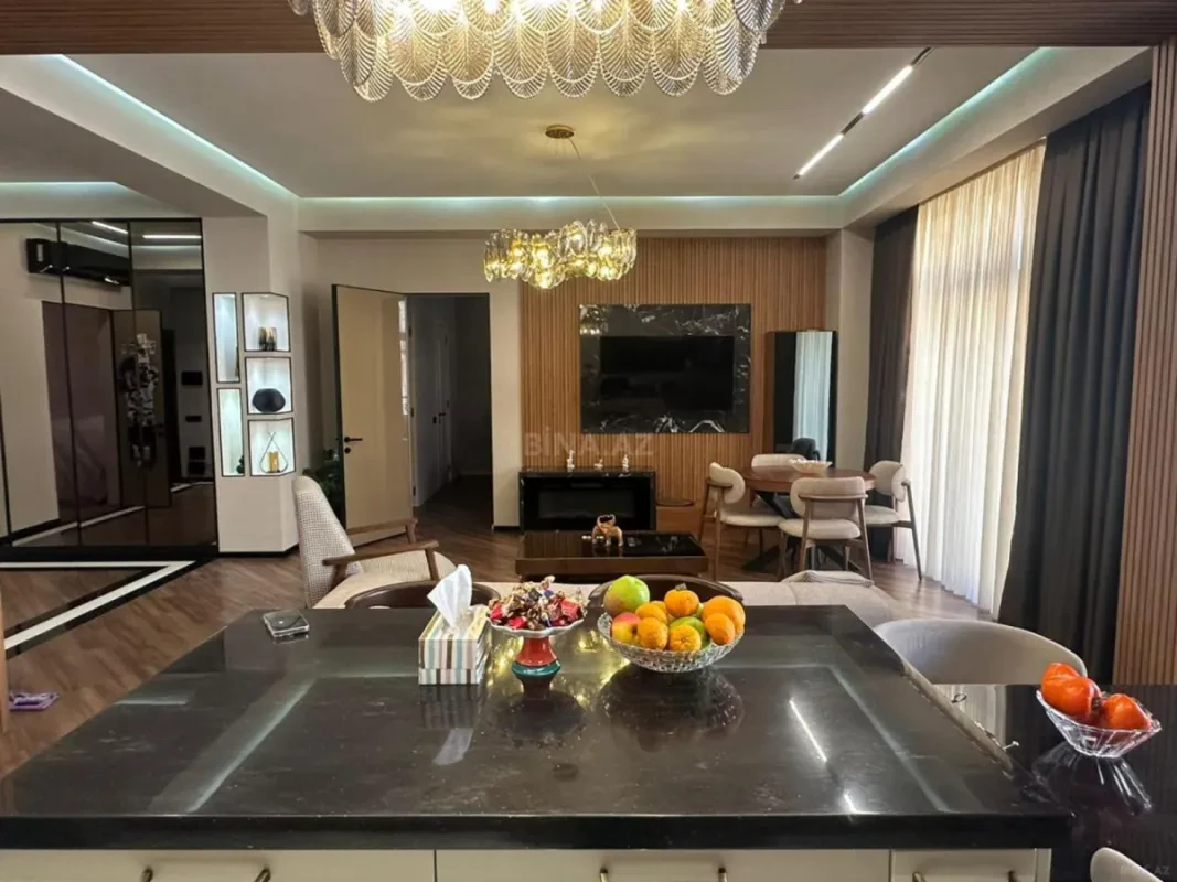 Satılır 3 otaqlı mənzil 132 m²