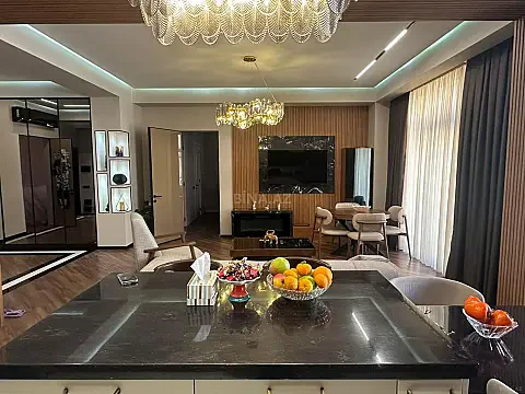 Satılır 3 otaqlı mənzil 132 m² — Bakı 3 otaq 132.00 m²