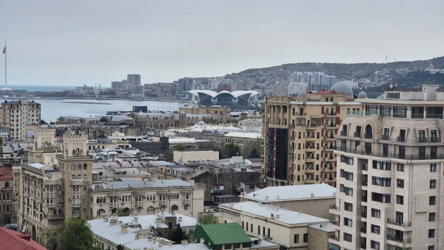Satılır 4 otaqlı mənzil 200 m²