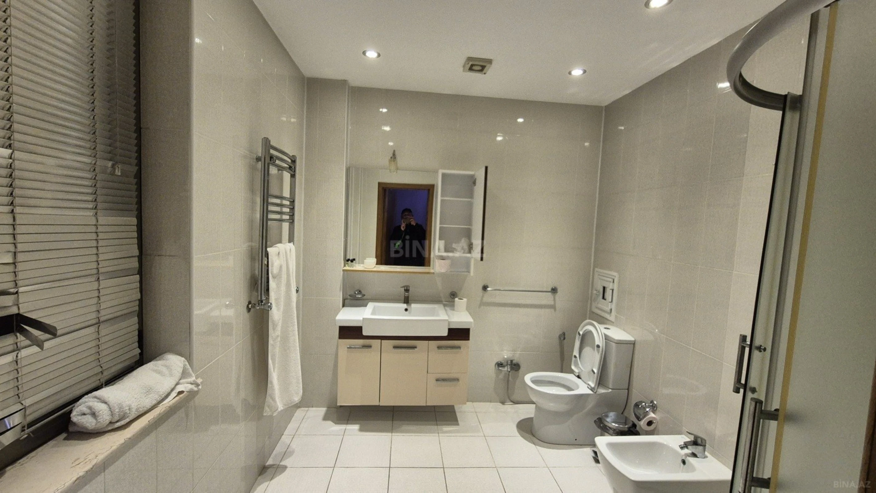 Satılır 4 otaqlı mənzil 200 m²