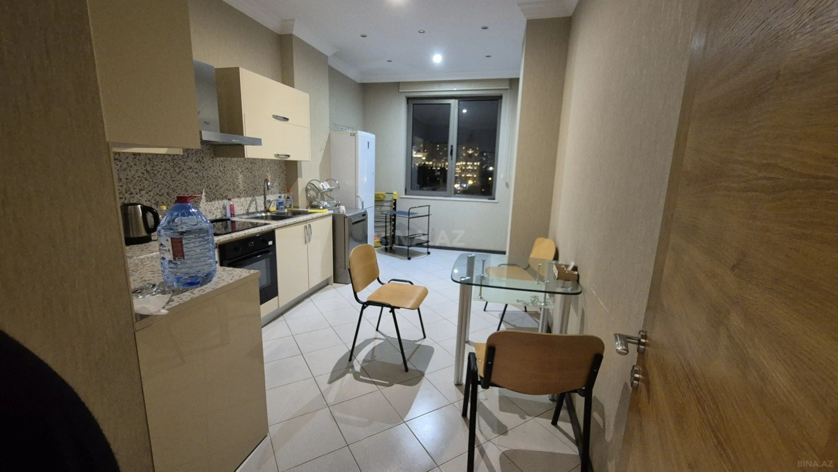 Satılır 4 otaqlı mənzil 200 m²