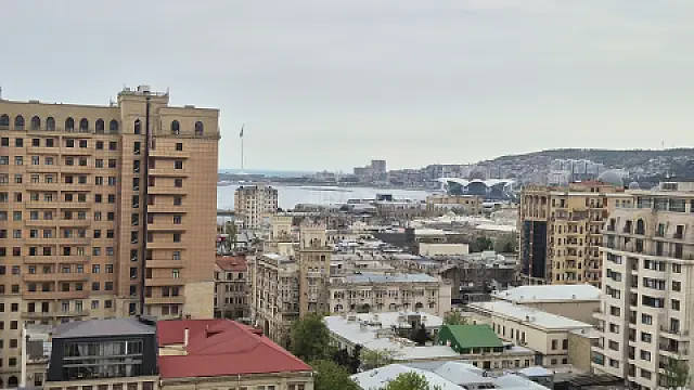 Satılır 4 otaqlı mənzil 200 m²
