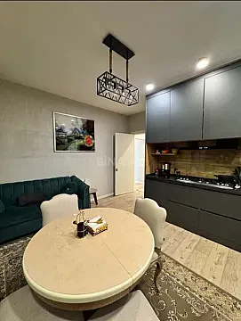 Satılır 4 otaqlı mənzil 215 m²