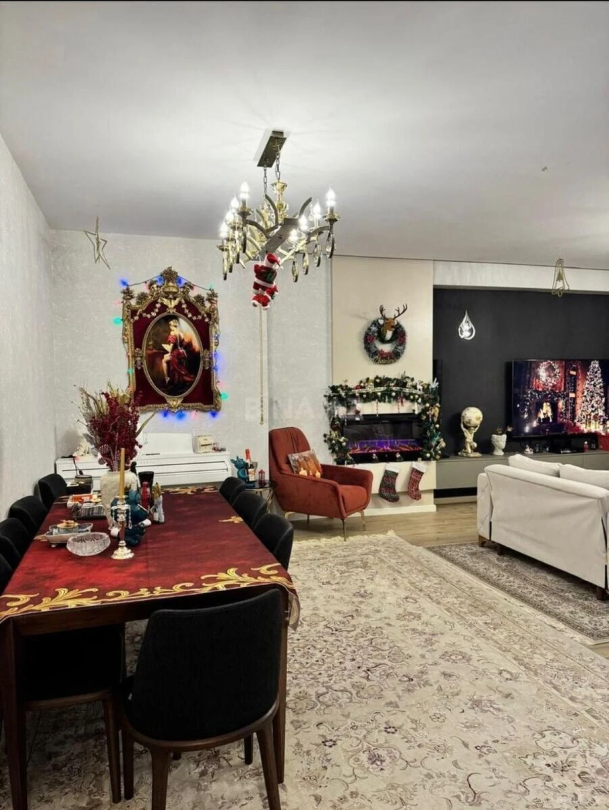 Satılır 4 otaqlı mənzil 215 m²