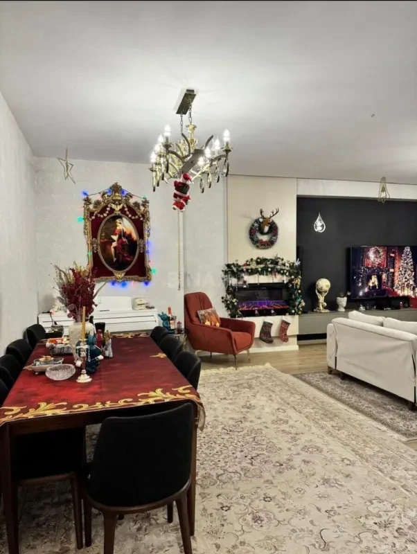 Satılır 4 otaqlı mənzil 215 m²