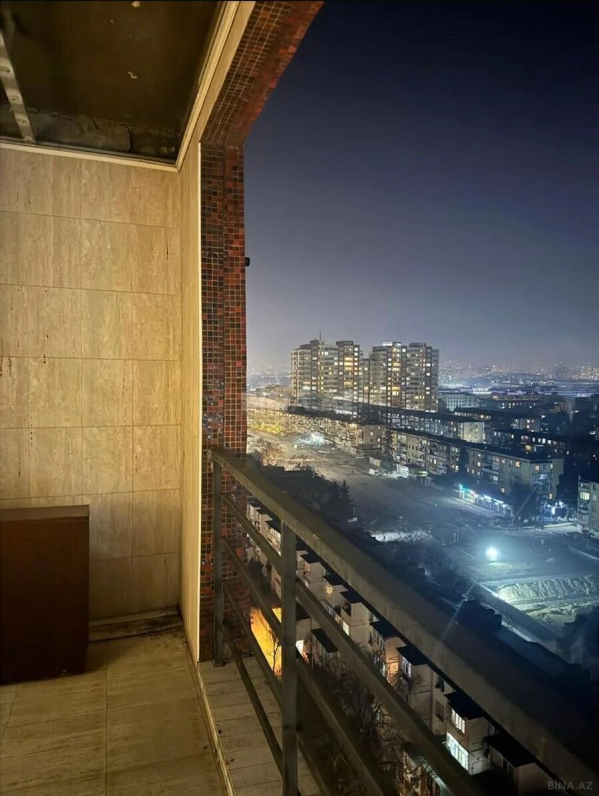 Satılır 4 otaqlı mənzil 215 m²