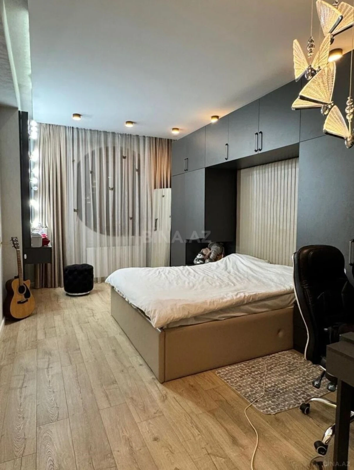 Satılır 4 otaqlı mənzil 215 m²