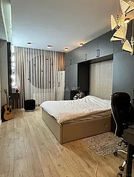 Satılır 4 otaqlı mənzil 215 m²