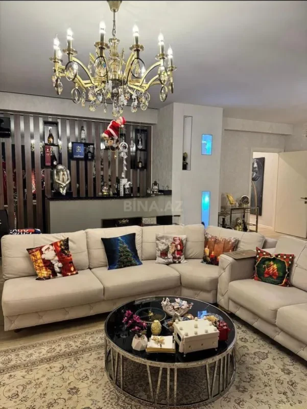 Satılır 4 otaqlı mənzil 215 m²