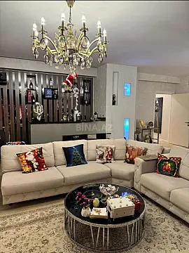 Satılır 4 otaqlı mənzil 215 m²
