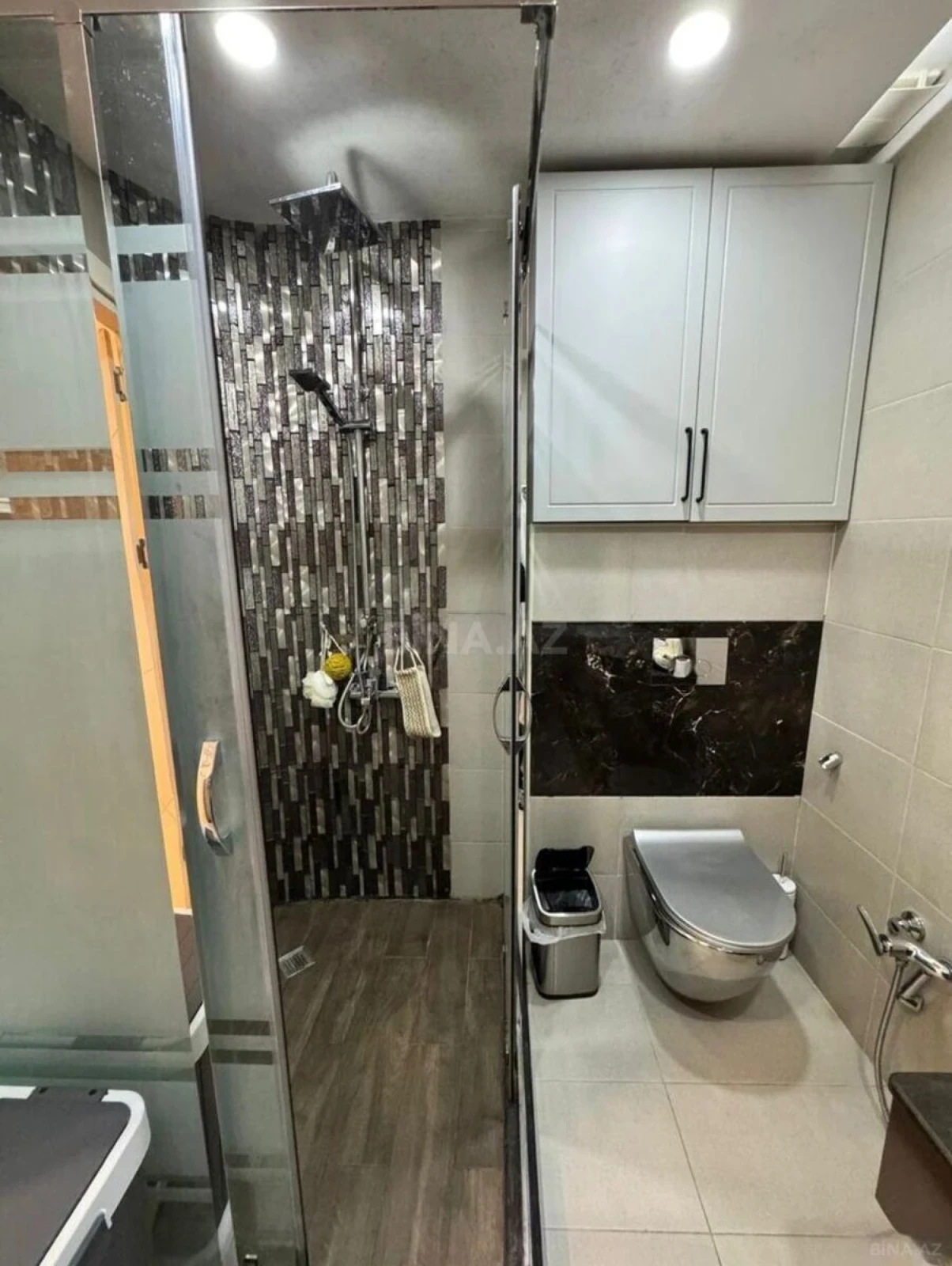 Satılır 4 otaqlı mənzil 215 m²