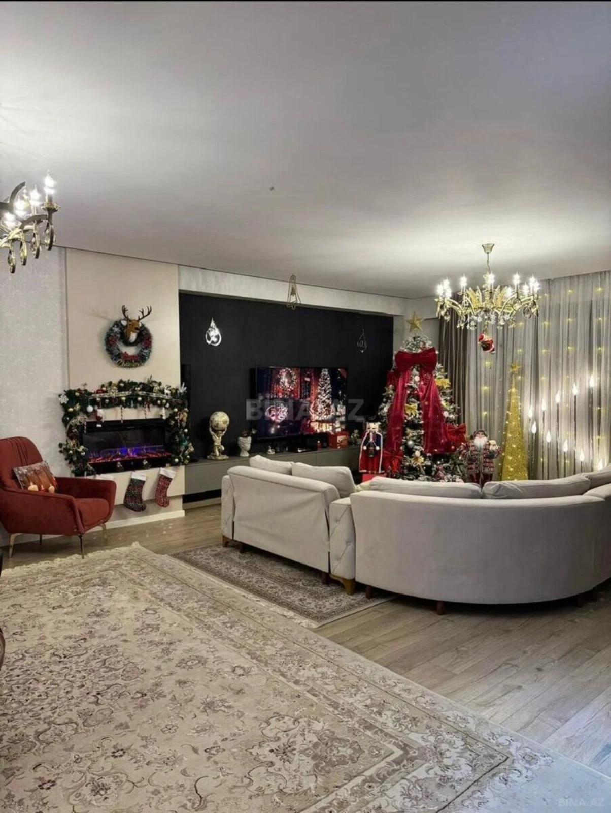 Satılır 4 otaqlı mənzil 215 m²