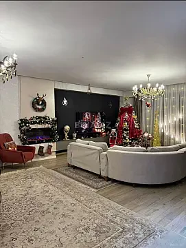 Satılır 4 otaqlı mənzil 215 m²