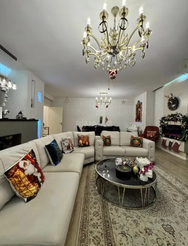 Satılır 4 otaqlı mənzil 215 m²