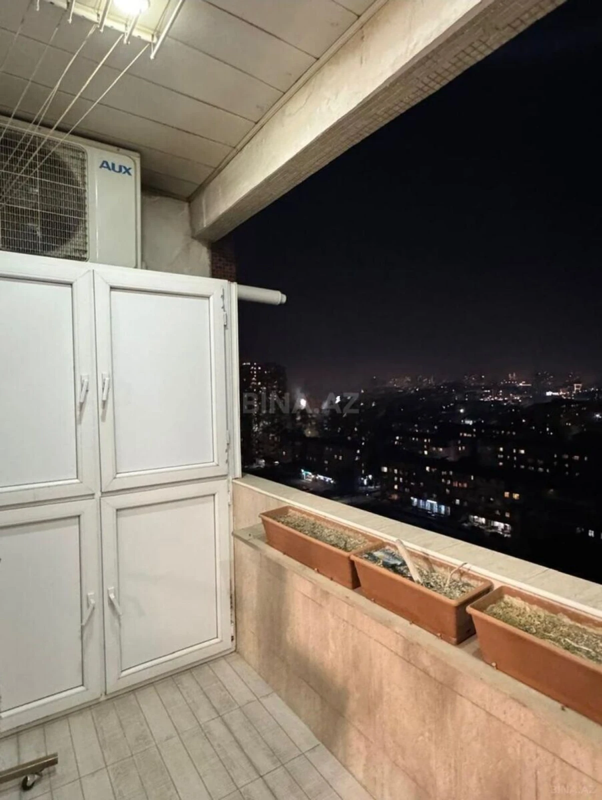 Satılır 4 otaqlı mənzil 215 m²