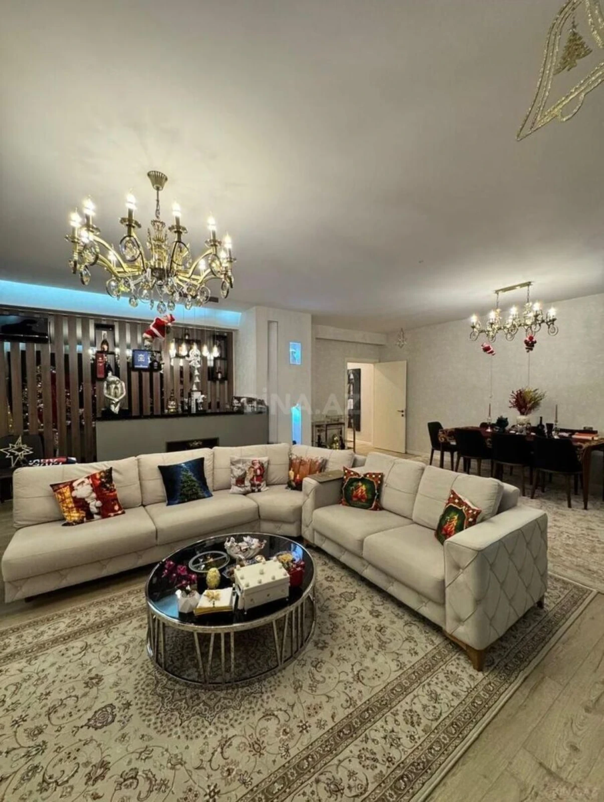 Satılır 4 otaqlı mənzil 215 m²