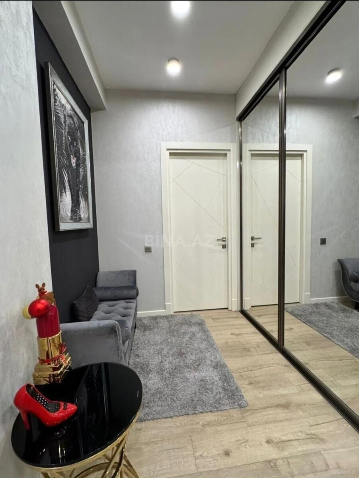 Satılır 4 otaqlı mənzil 215 m²