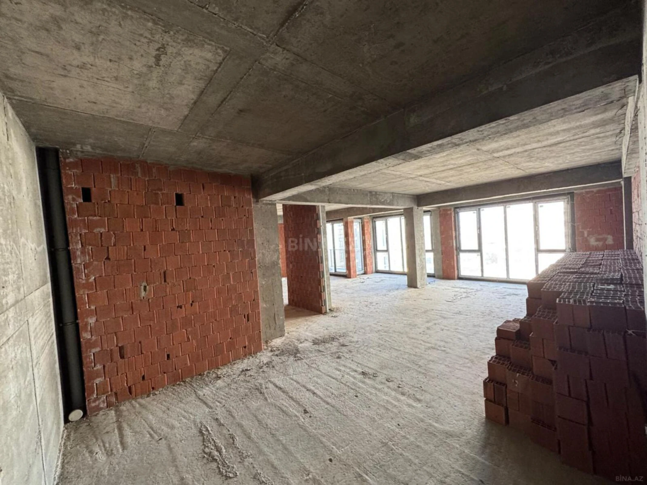 Satılır 2 otaqlı mənzil 108.2 m²
