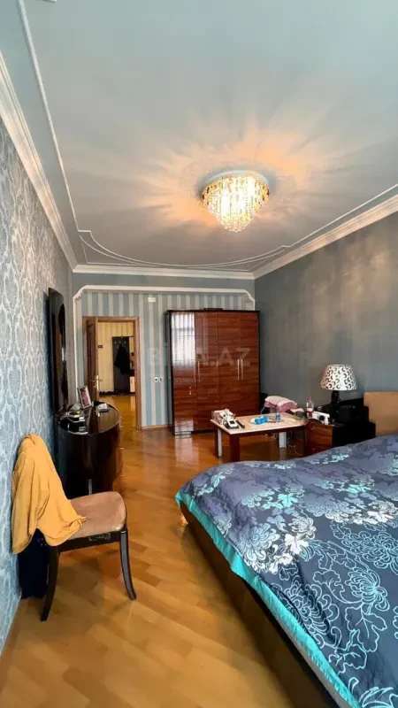 Satılır 3 otaqlı mənzil 152 m²