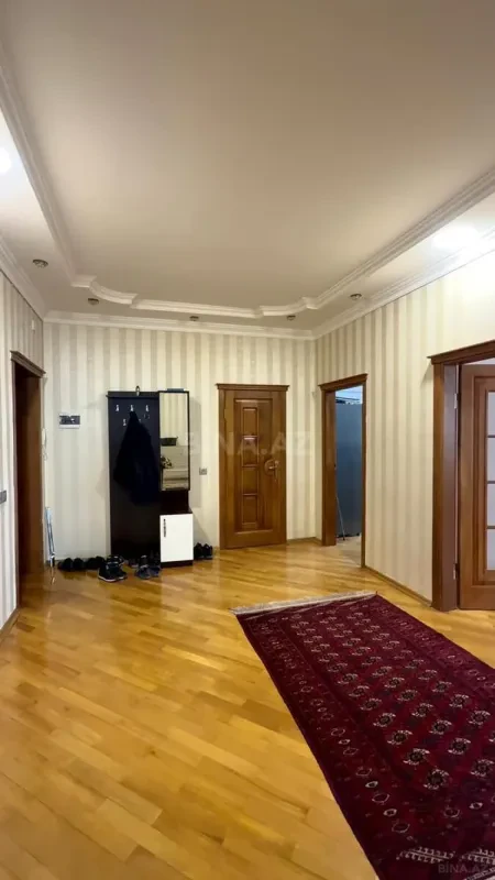 Satılır 3 otaqlı mənzil 152 m²