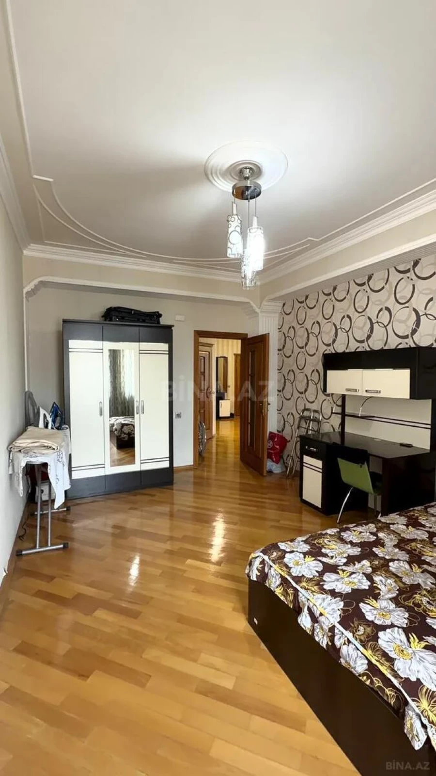 Satılır 3 otaqlı mənzil 152 m²