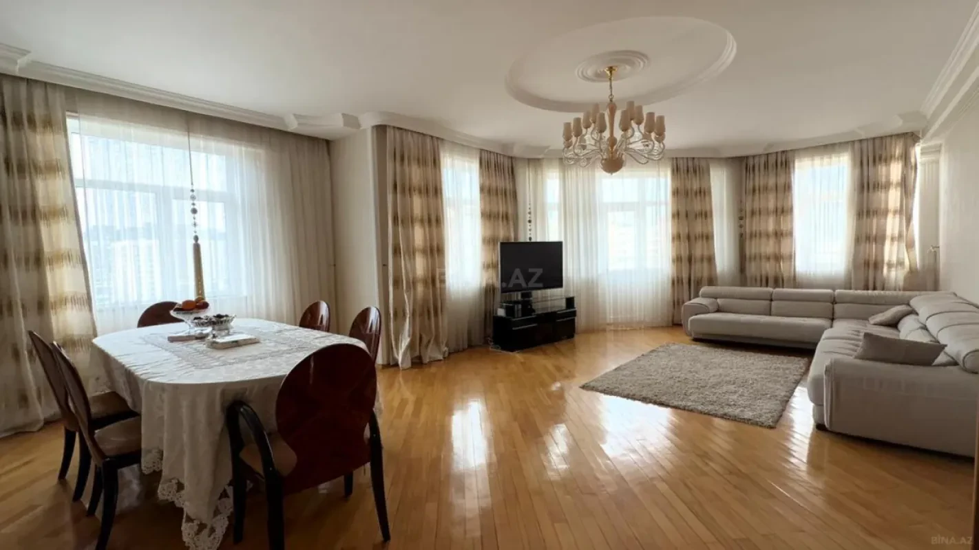 Satılır 3 otaqlı mənzil 152 m²