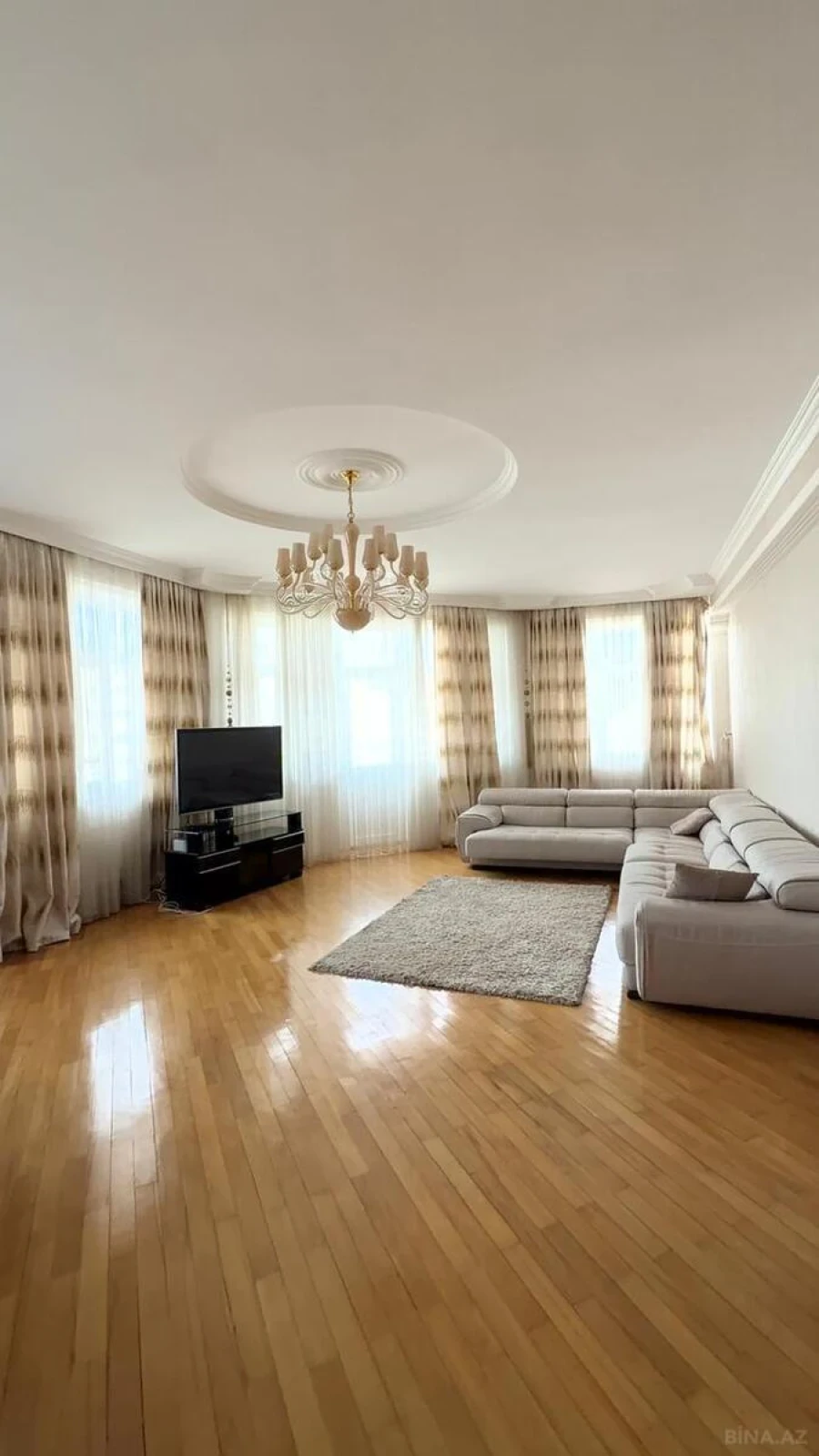 Satılır 3 otaqlı mənzil 152 m²