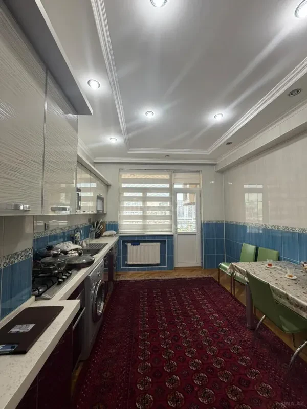 Satılır 3 otaqlı mənzil 152 m²