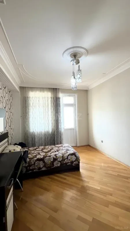 Satılır 3 otaqlı mənzil 152 m²