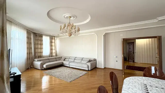 Satılır 3 otaqlı mənzil 152 m²