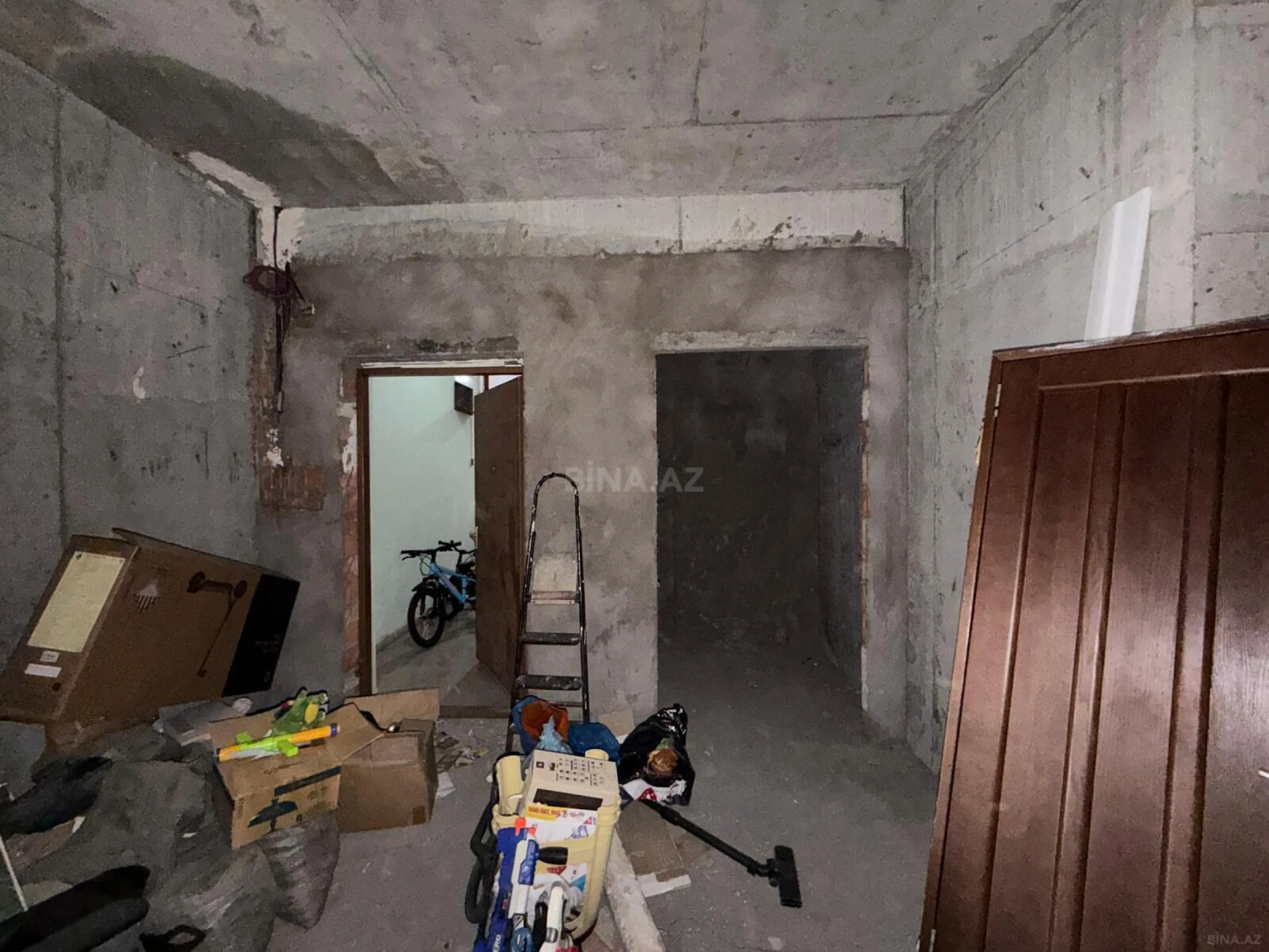 Satılır 5 otaqlı mənzil 210 m²