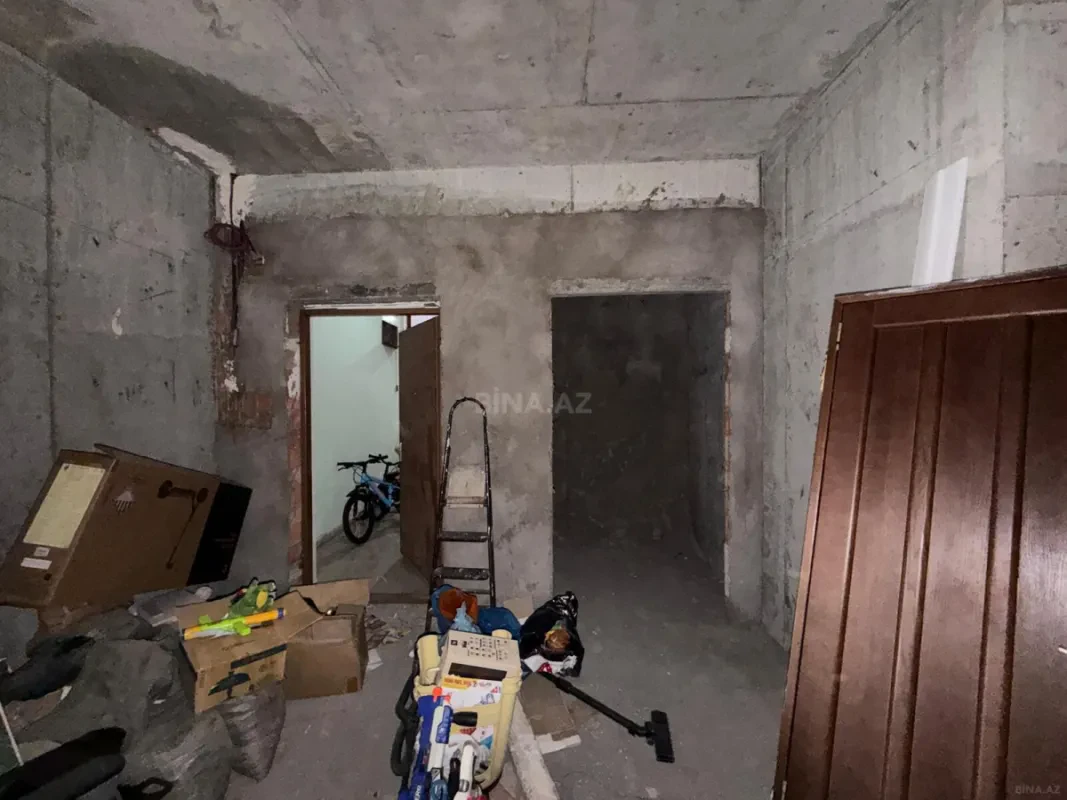 Satılır 5 otaqlı mənzil 210 m²