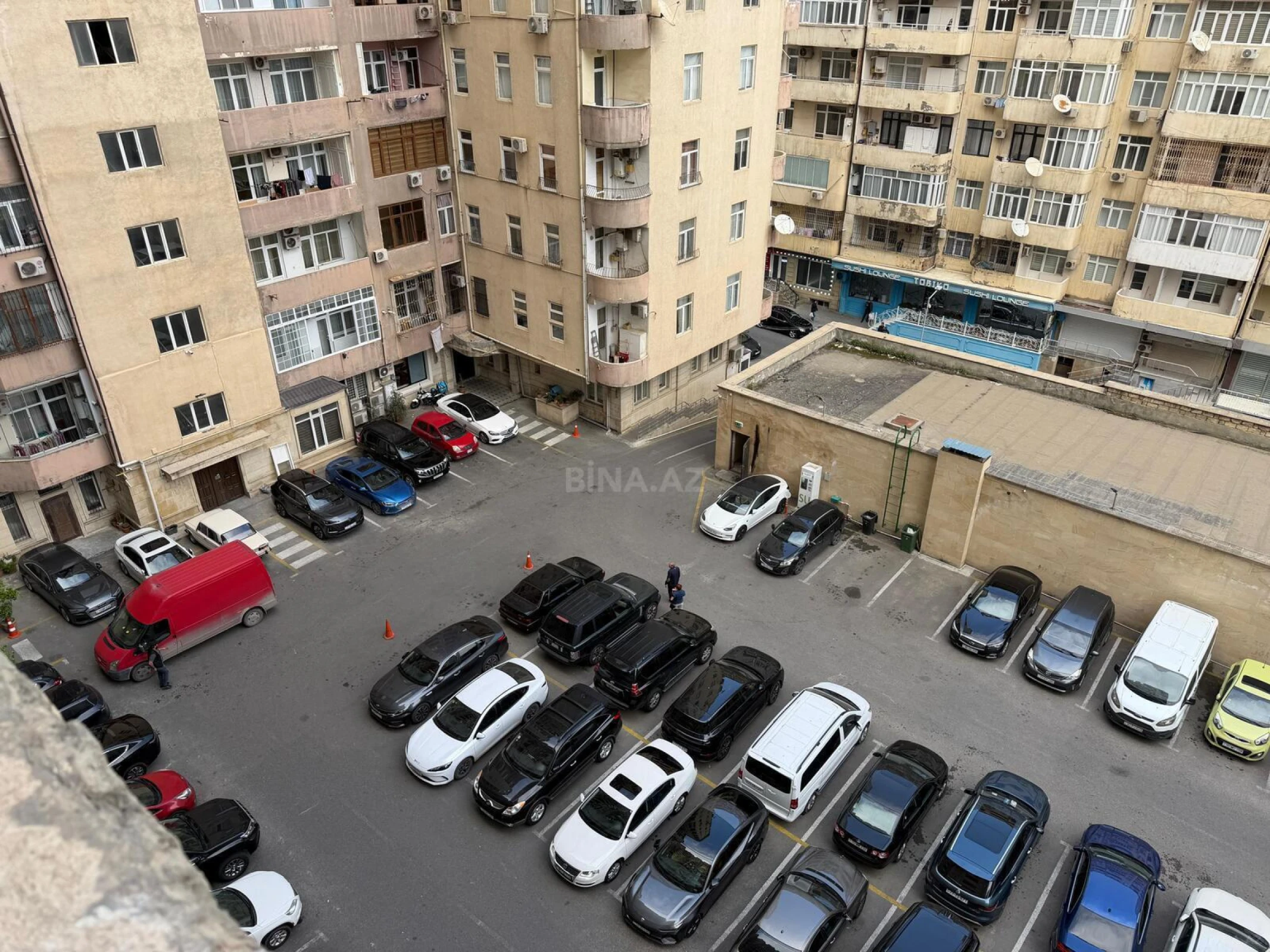 Satılır 5 otaqlı mənzil 210 m²