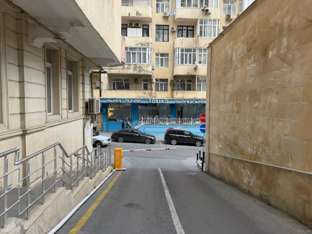 Satılır 5 otaqlı mənzil 210 m²